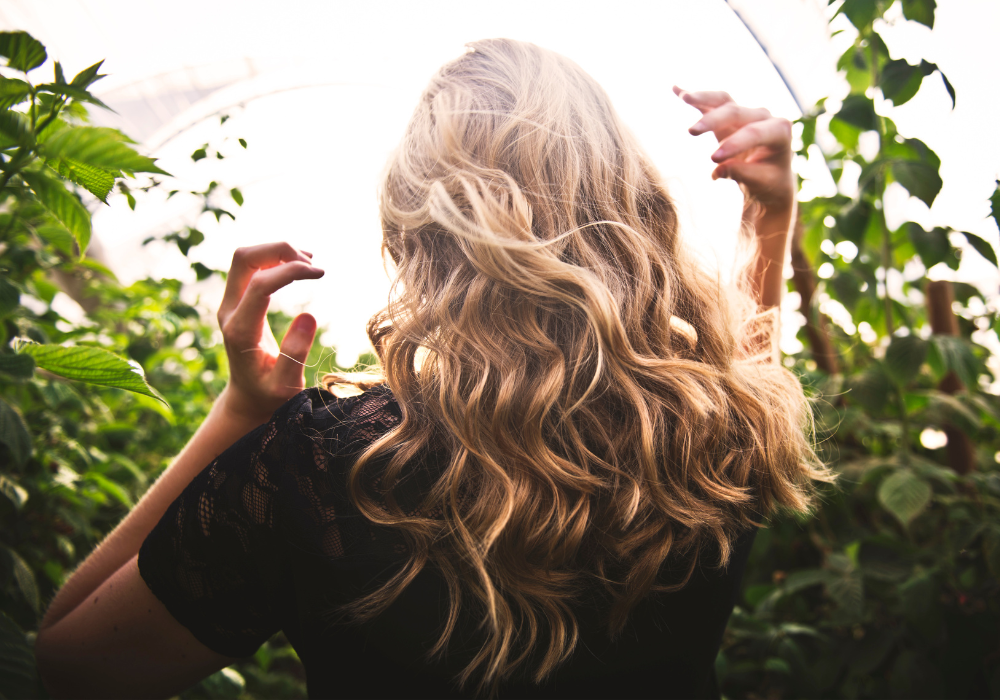Naturkosmetik Haarpflege gegen trockenes Haar im Sommer
