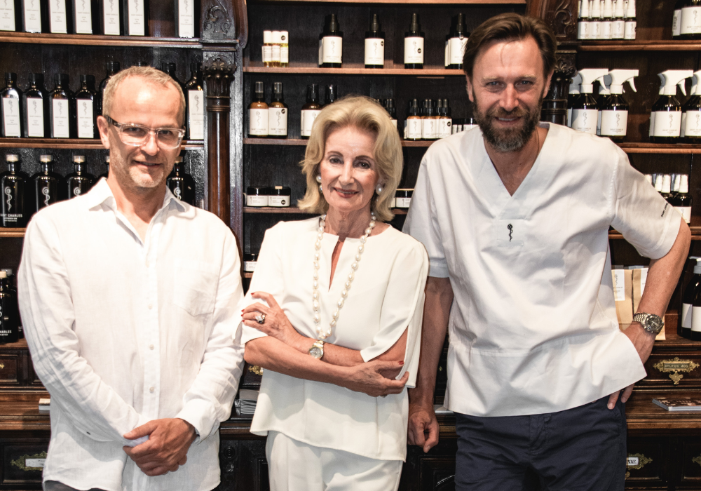 v.l.n.r. Richard König, Elisabeth Gürtler, Alexander Ehrmann in Saint Charles Apotheke Wien